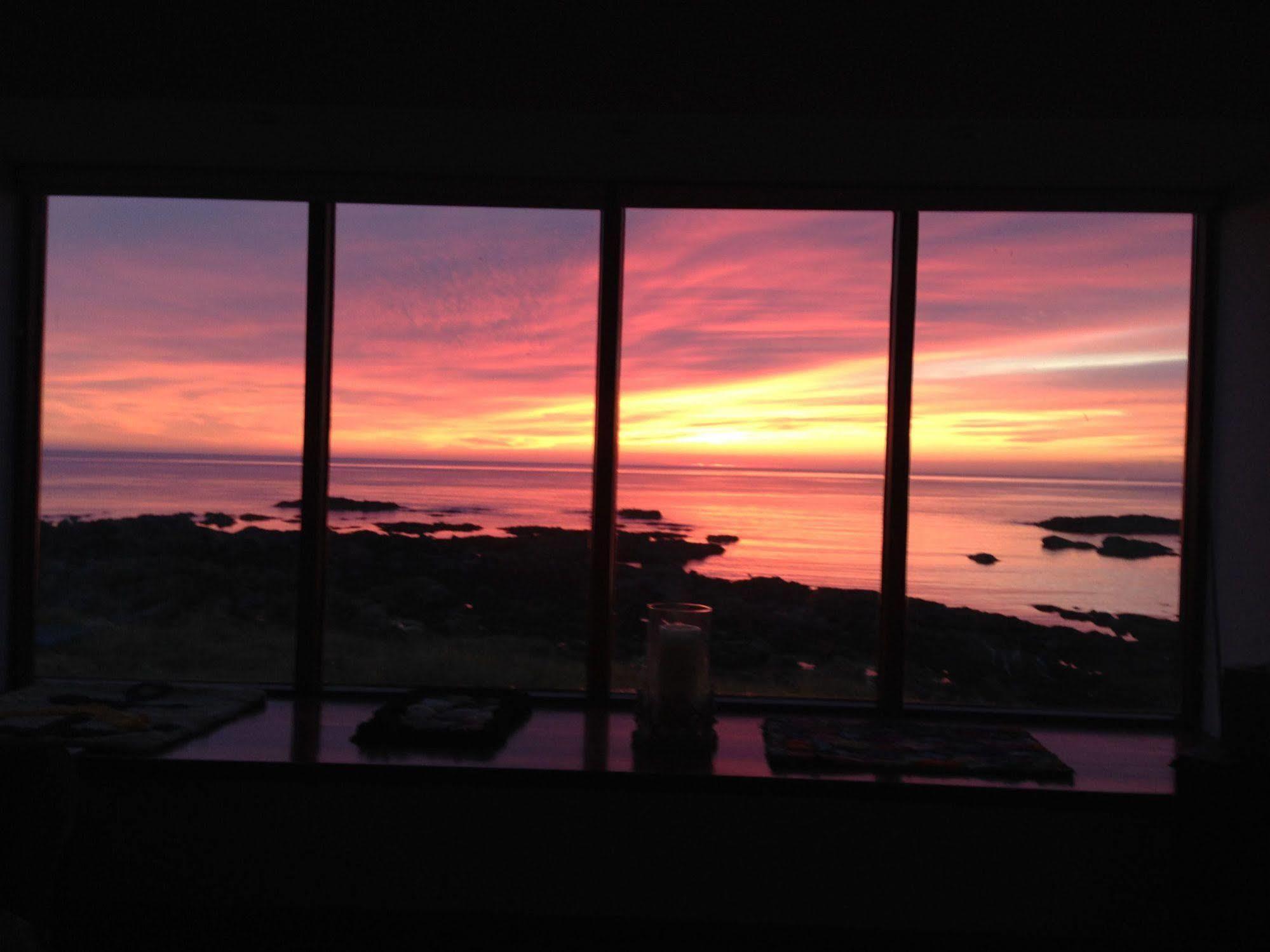 Pew With A View - Seafront Cottages Rosehearty Exteriör bild