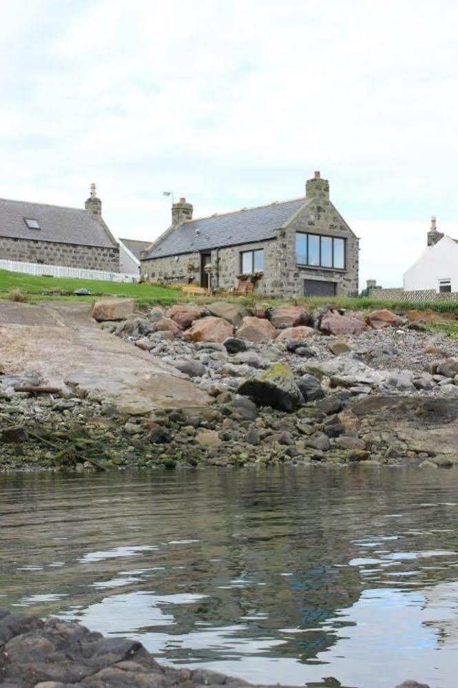 Pew With A View - Seafront Cottages Rosehearty Exteriör bild