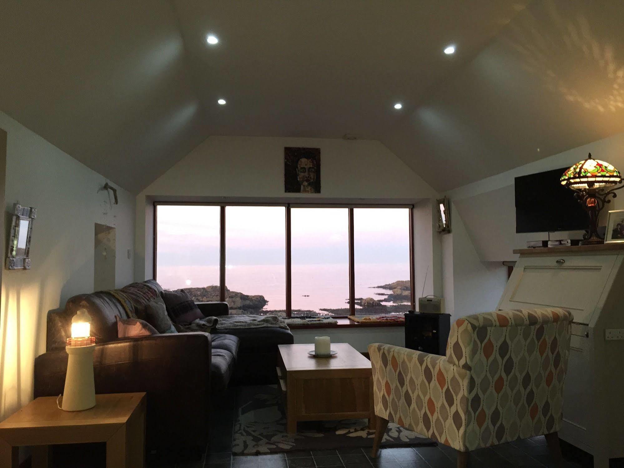 Pew With A View - Seafront Cottages Rosehearty Exteriör bild