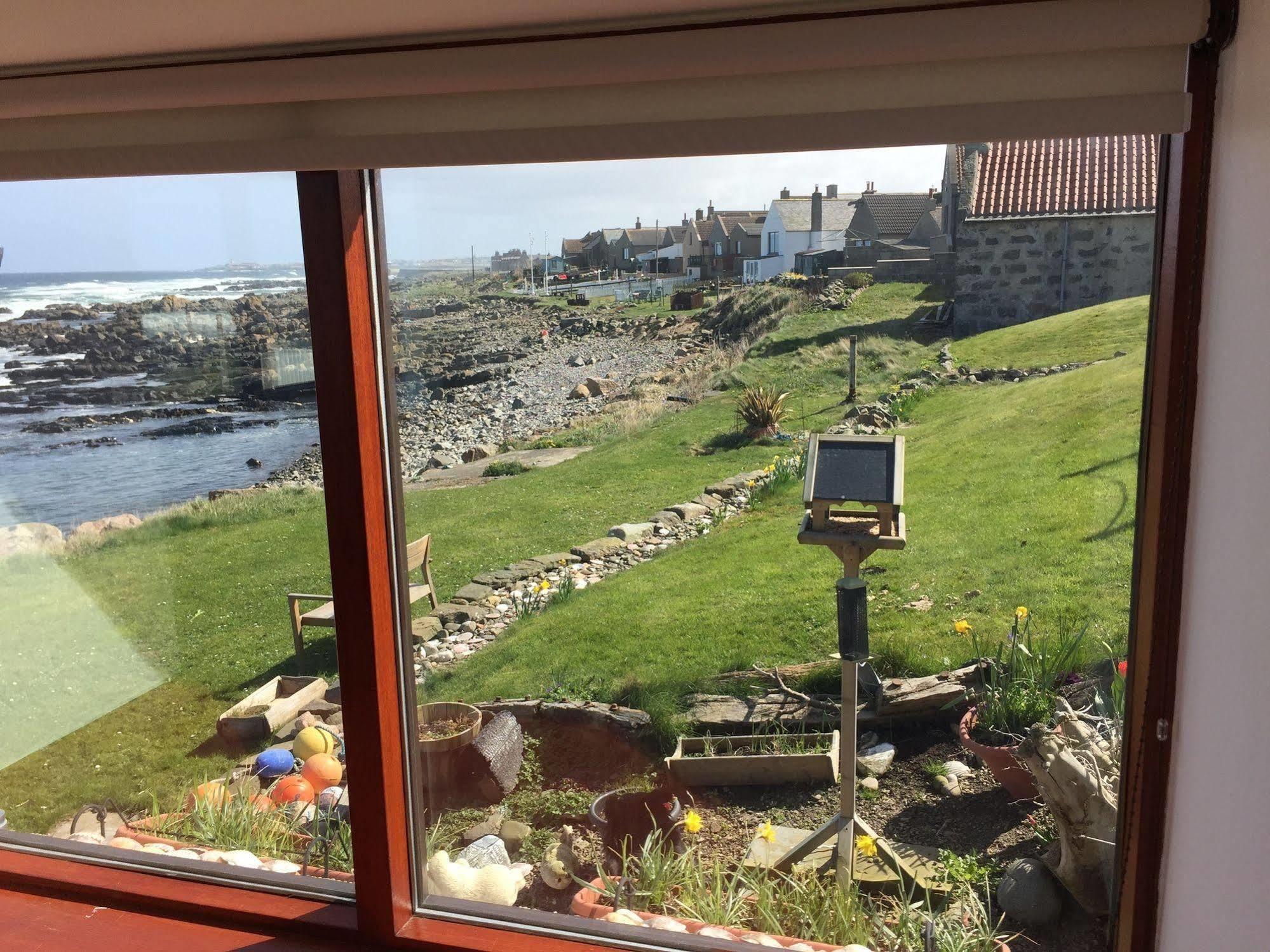 Pew With A View - Seafront Cottages Rosehearty Exteriör bild