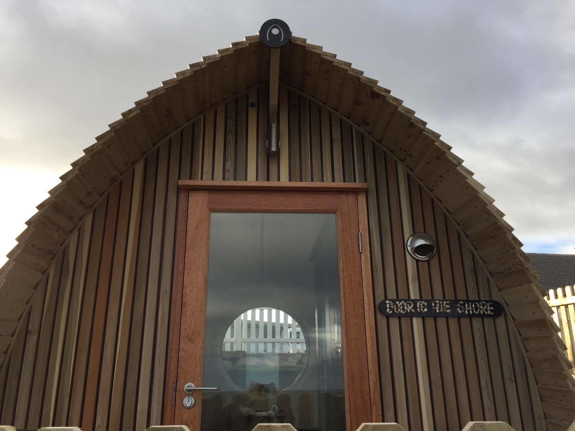 Pew With A View - Seafront Cottages Rosehearty Exteriör bild