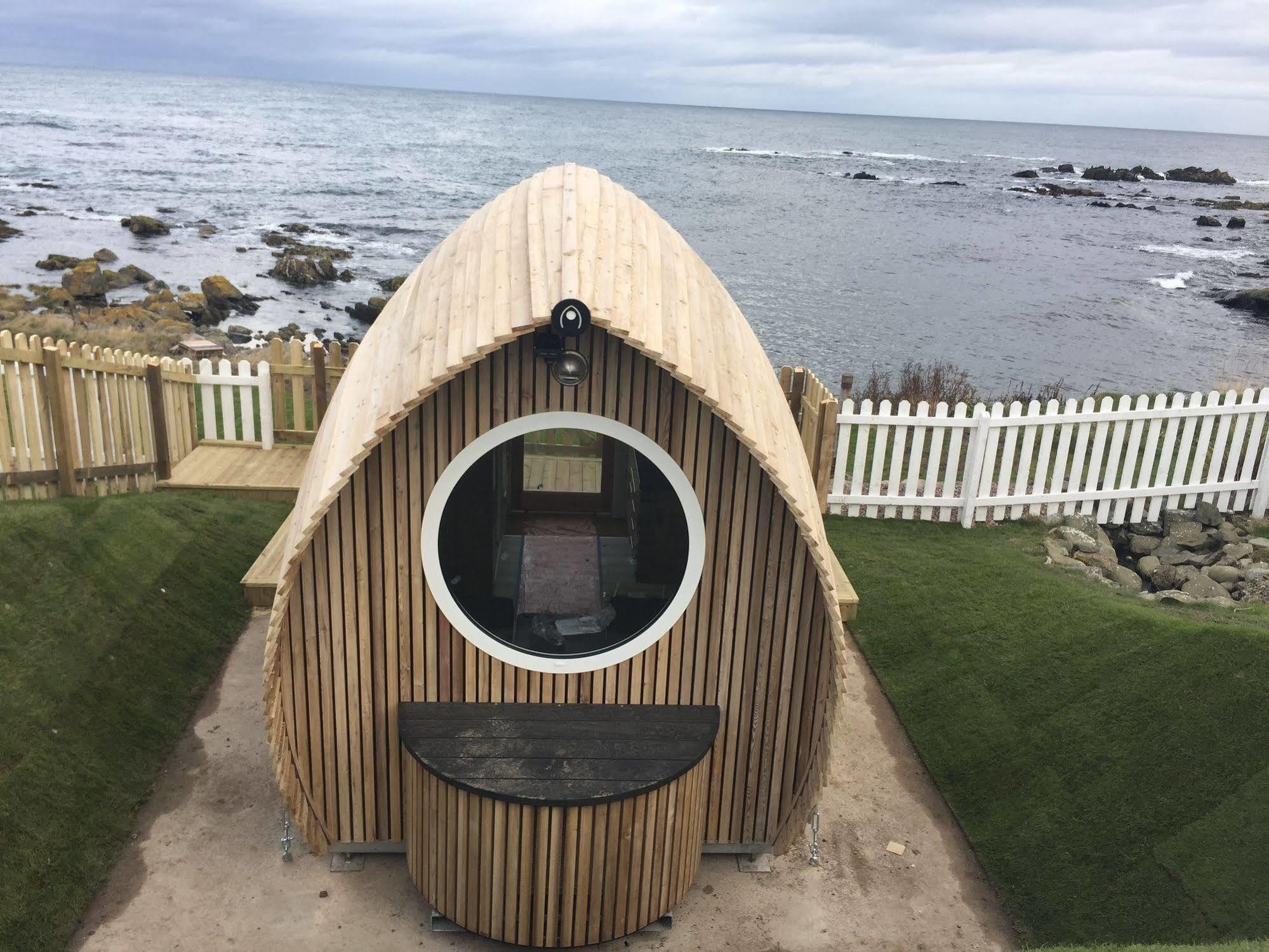 Pew With A View - Seafront Cottages Rosehearty Exteriör bild